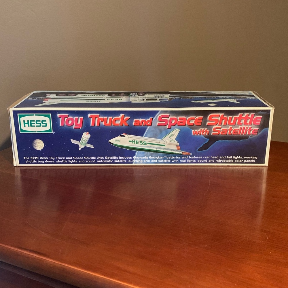 1999 Hess Toy Truck with Space Shuttle